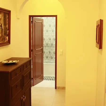 Atlantida Guest house *