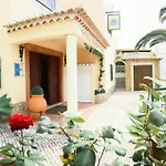 בית הארחה Atlantida 4*